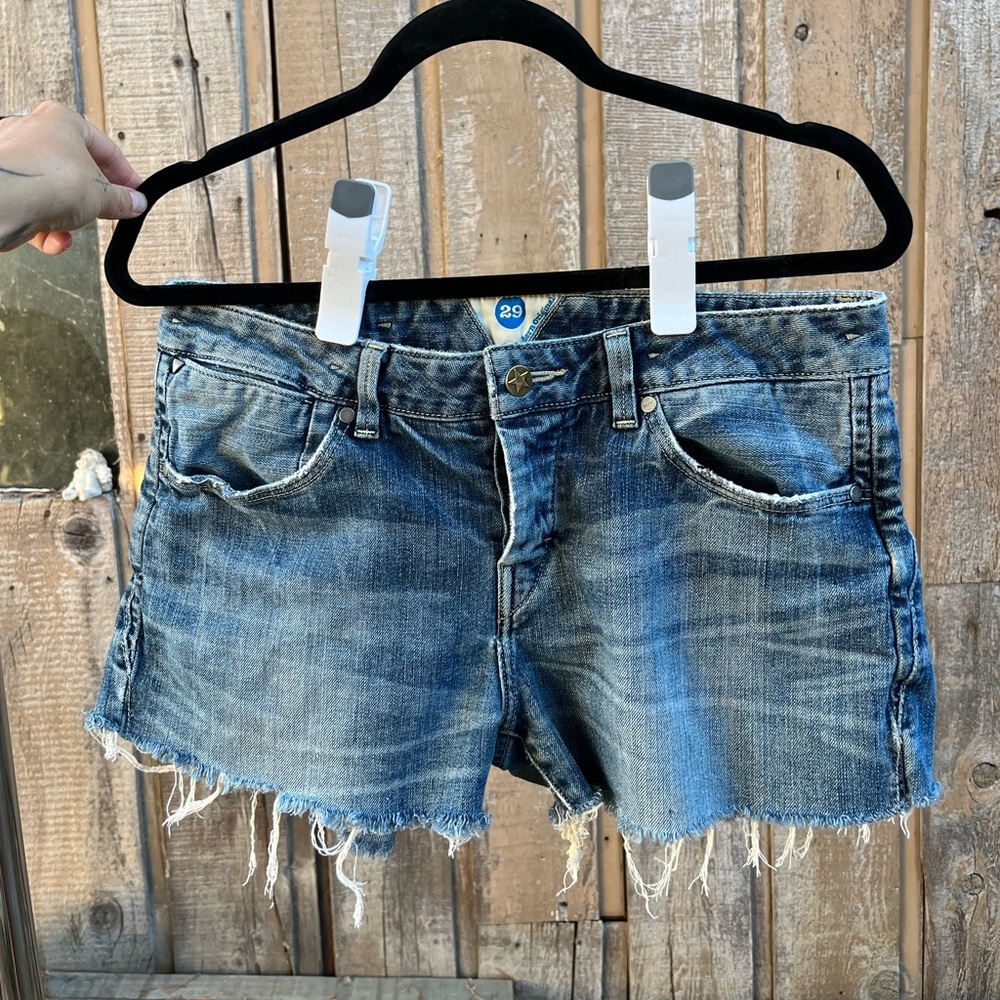 Levi’s Distressed Cutoff Shorts